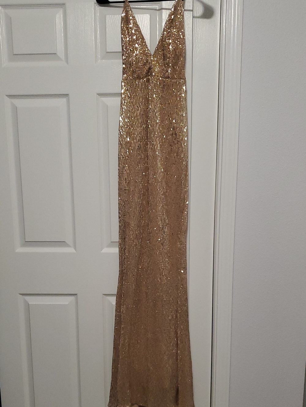 NWT Love & Lemonade Gold Sequin V-Neck Prom Evening Gown Size Small